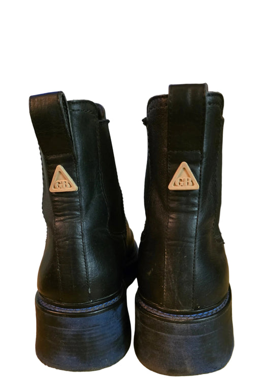Gianni Bini “GB” Black Leather Chelsea Boots — Women’s 9