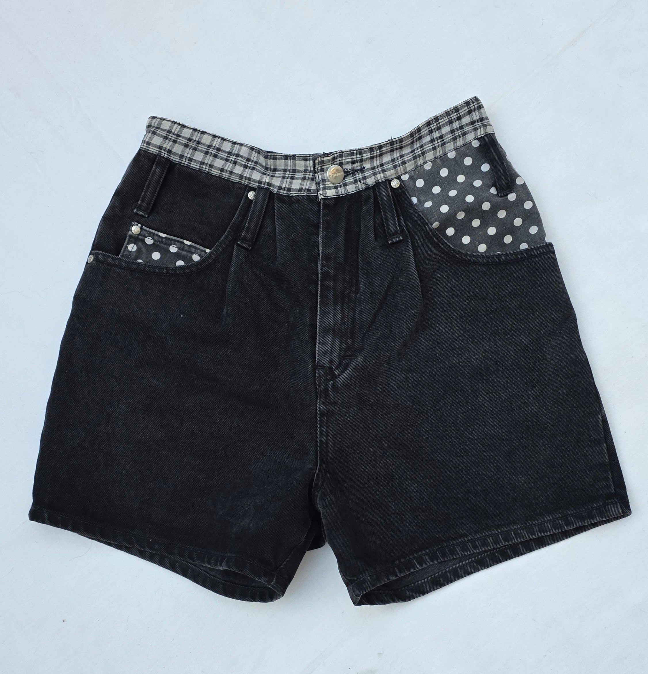 Vintage Union Bay Black Denim Shorts with Polka Dot Pockets – Size 5 Y2K